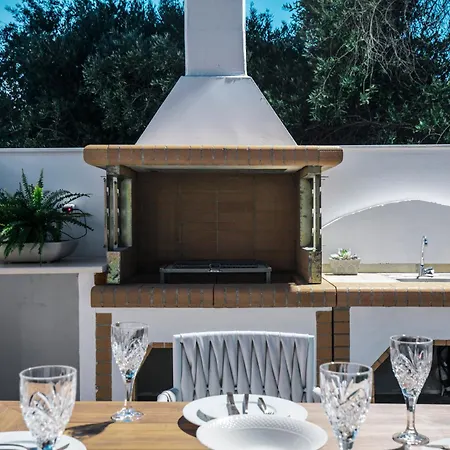 Jacuzzi Deluxe Villa *