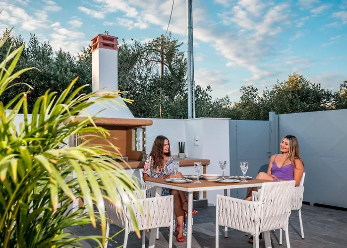 Jacuzzi Deluxe Skala Sotiros