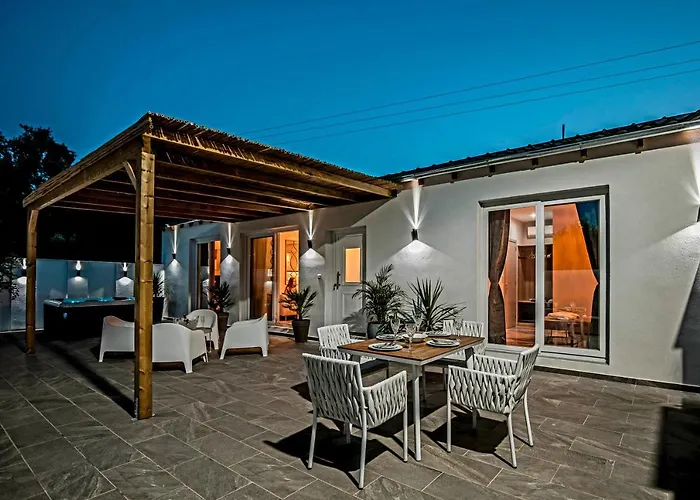 Jacuzzi Deluxe Villa Skala Sotiros