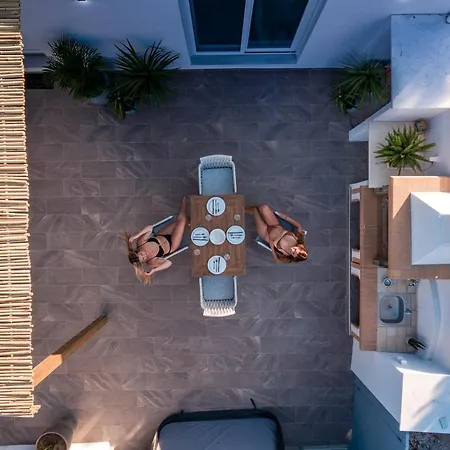 Jacuzzi Deluxe Skala Sotiros