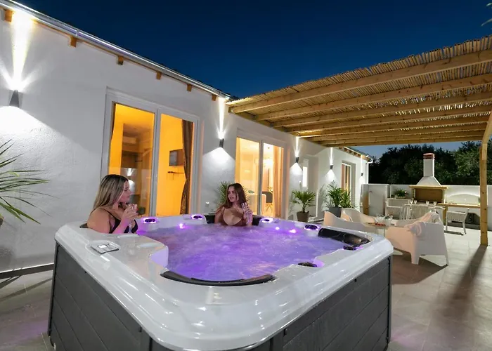Villa Jacuzzi Deluxe