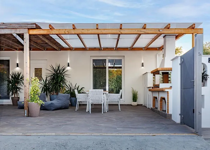 Jacuzzi Deluxe * Skála Sotíros